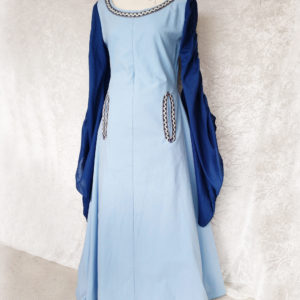 Vestido medieval azul manga ancha.