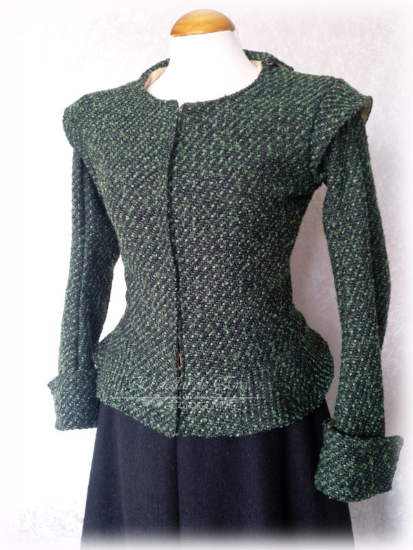 Conjunto de falda negra y chaqueta verde de lana S. XVI